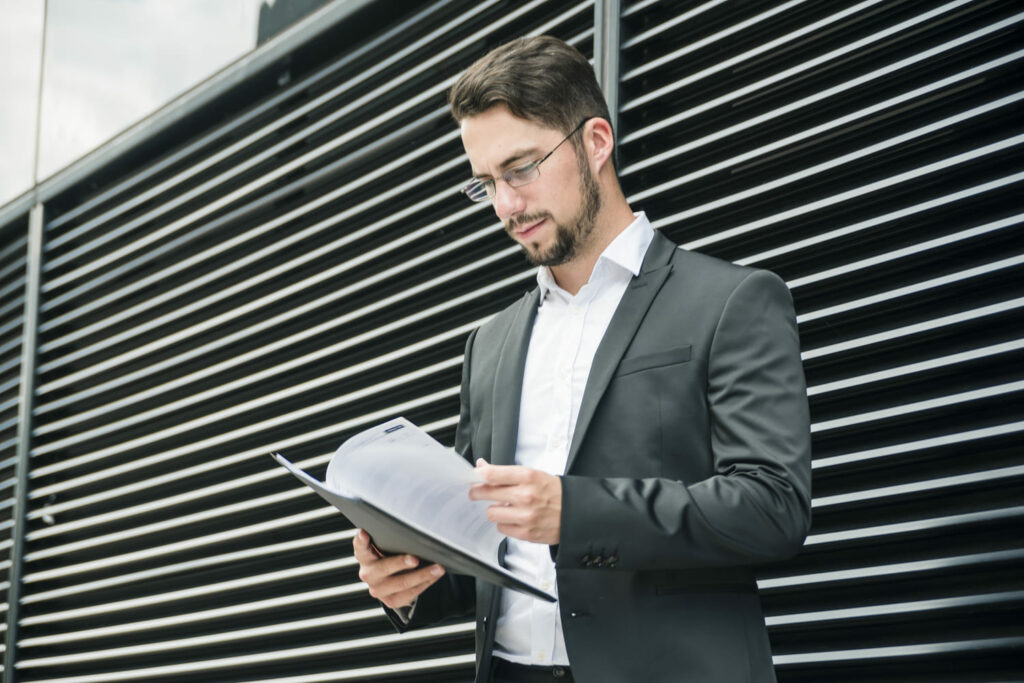 conseiller en gestion de patrimoine etudiant un dossier client